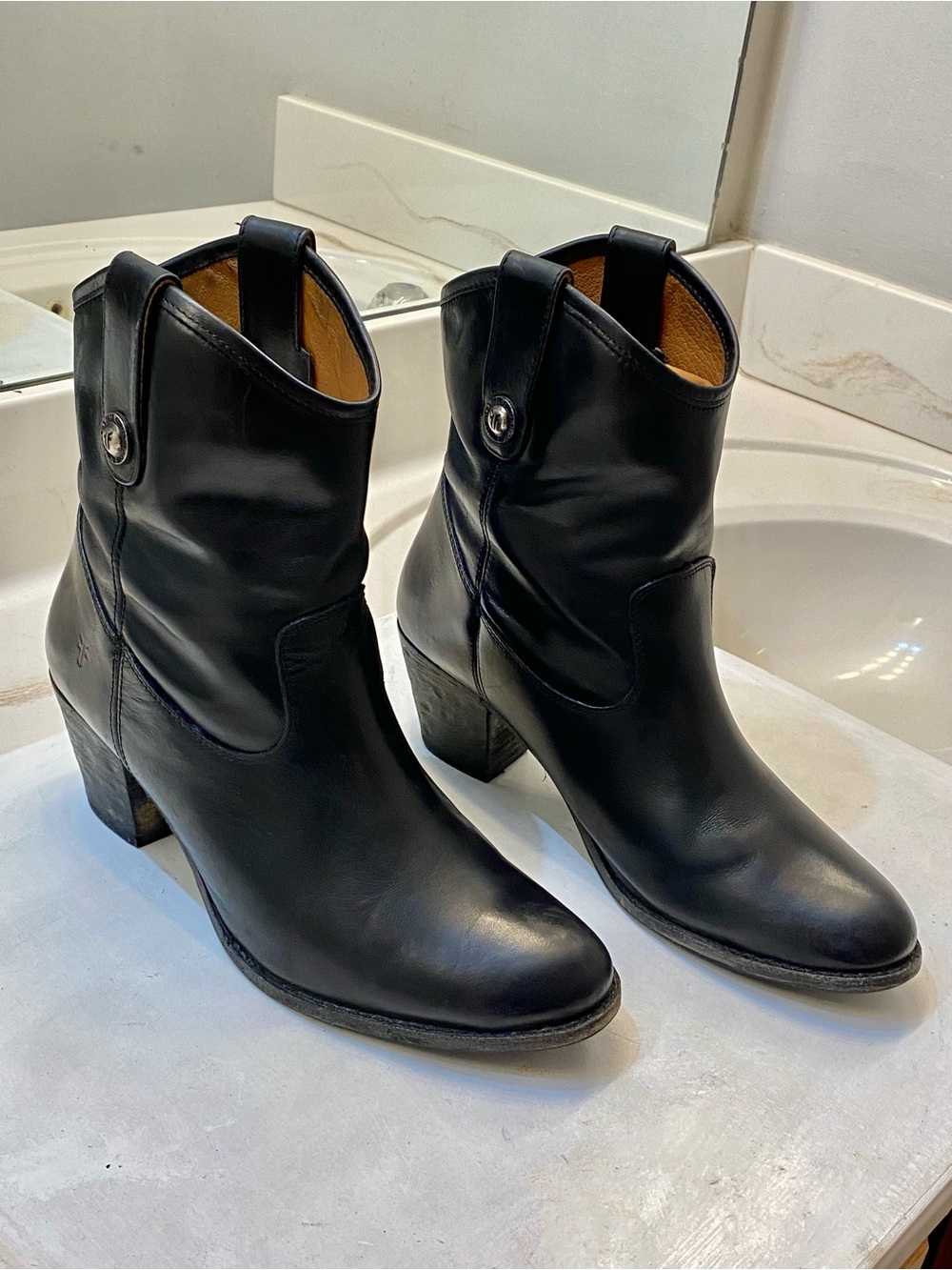Frye Jackie button short boot, women size 9.5B good condition clean interior